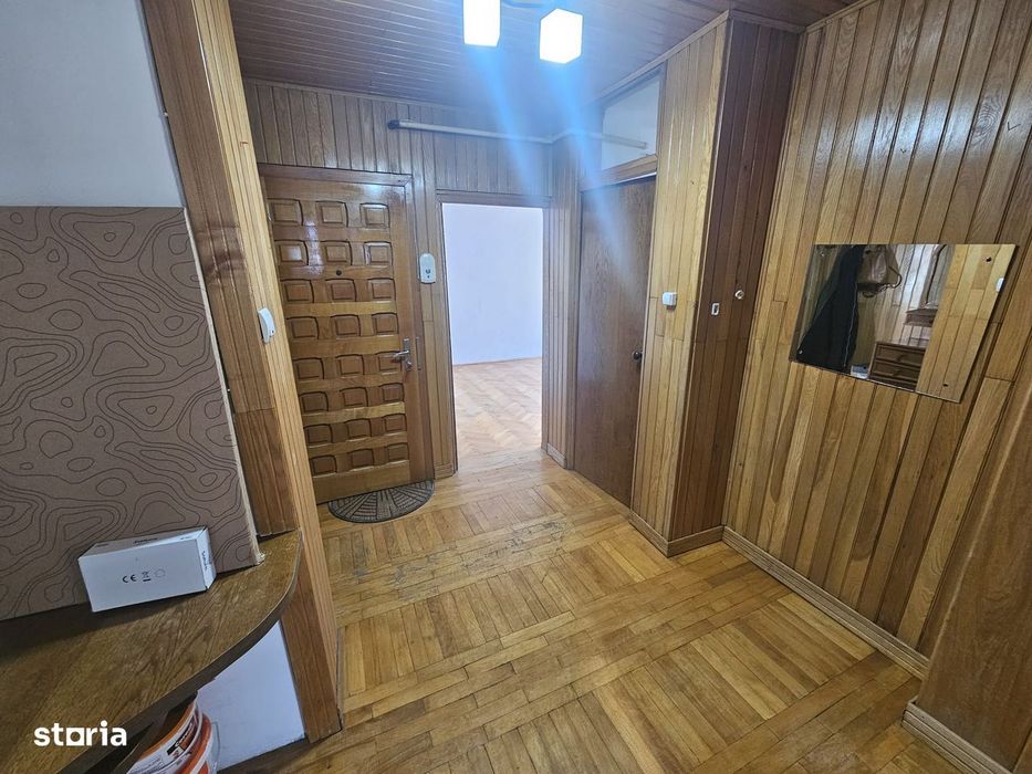 Apartament cu 2 camere de vânzare în Curtea de Argeș.