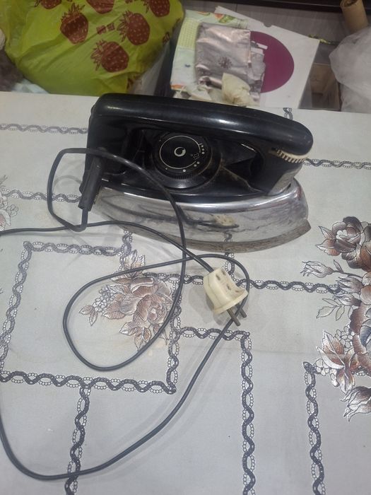 Продам рабочий  утюг.