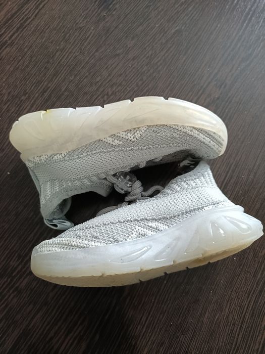 Продам кроссовки для мальчика