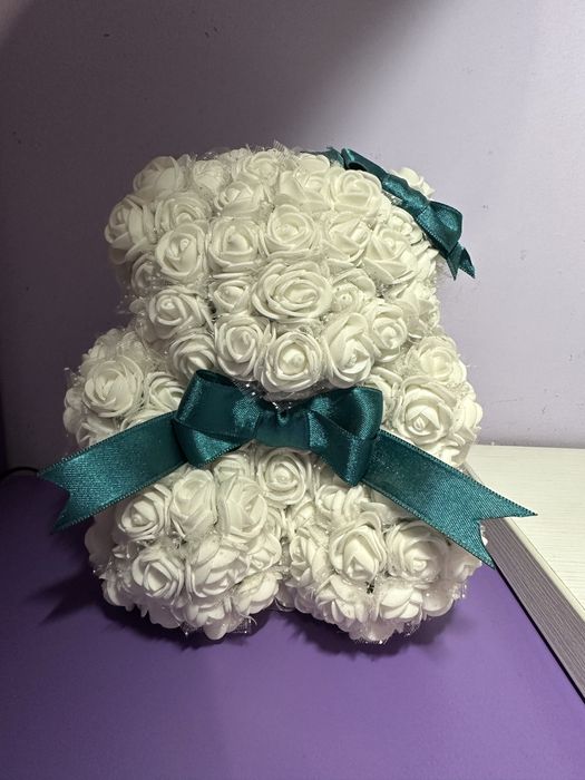 Бяло мече от рози