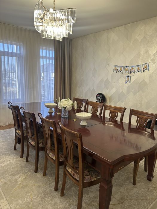 Продам стол и 10 стульев