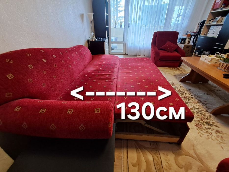 Голям разтегаем диван - червен цвят