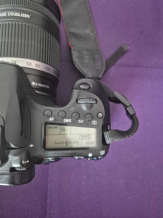 Продавам фотоапарат Canon eos 60D