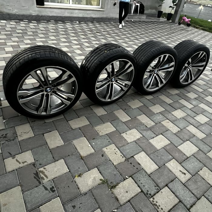 Vand set jante cu cauciucuri BMW pe 20  pentru x5 f15 in doua latimi