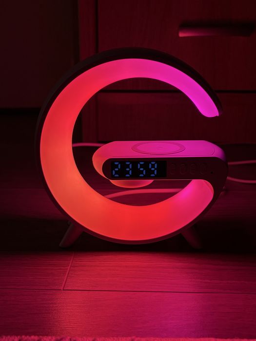 Lampa LED cu Boxa Bluetooth, incarcare wifi si Ceas - Model G6