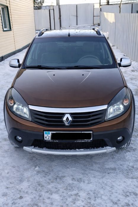 Машина renault sandero