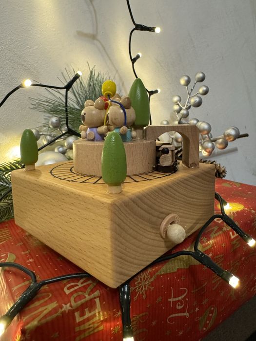 Дървена,музикална кутия. Идеален подарък.