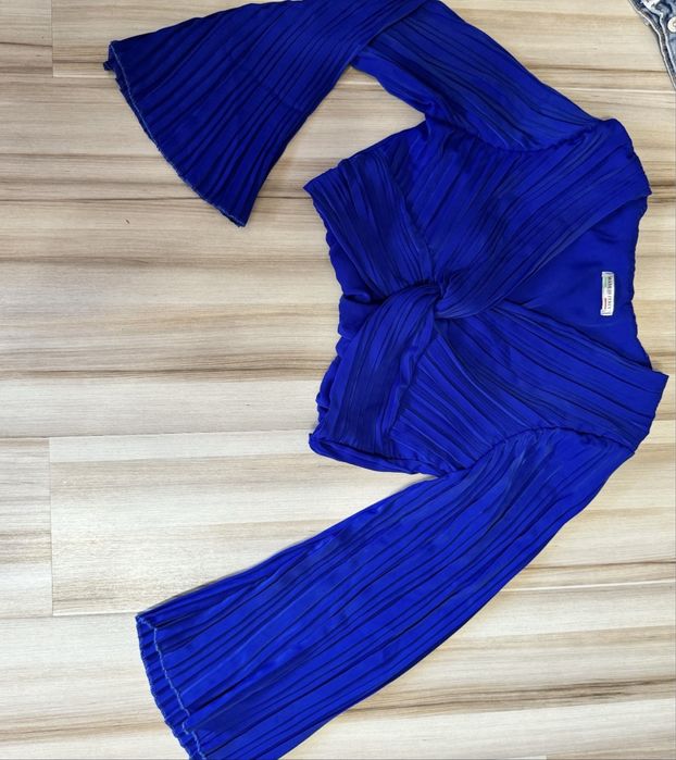 Блузи Guess, Mango, Zara