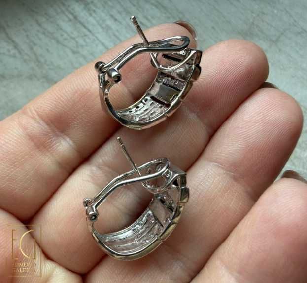 Pereche de cercei Art Deco din aur alb, decorată cu onix și diamante