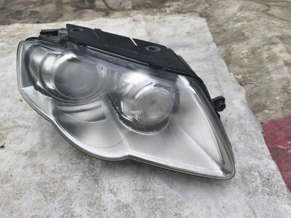 Far bixenon dreapta față Volkswagen Passat B6 2005-2010 3C0941752G