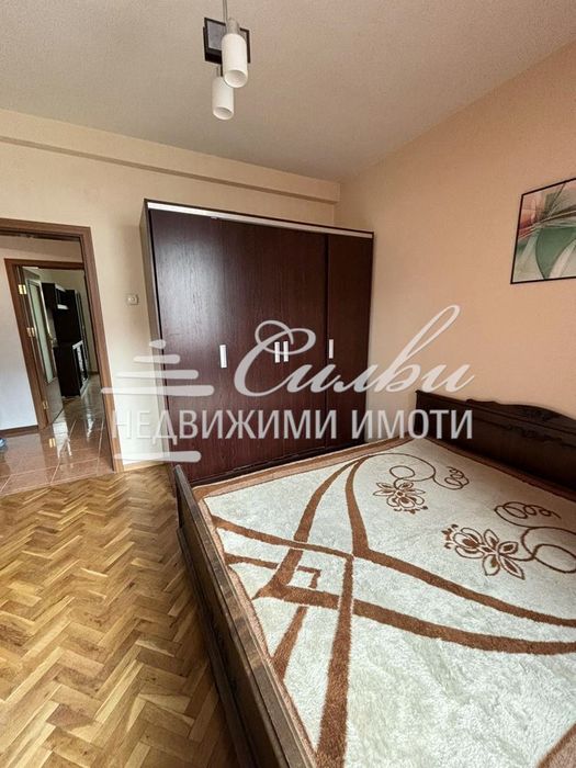 Дава се под наем Тристаен апартамент в Шумен, Център - 70 кв.м за 357 € - Снимка #4
