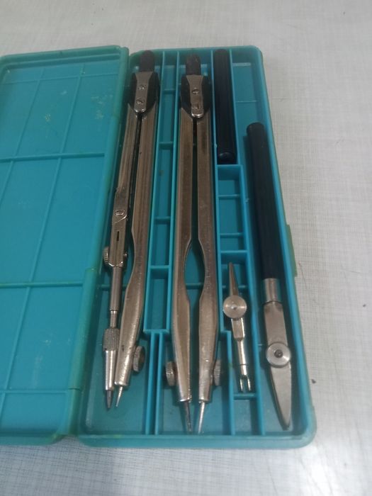 Продам, чертёжные принадлежности, готовальня. СССР.