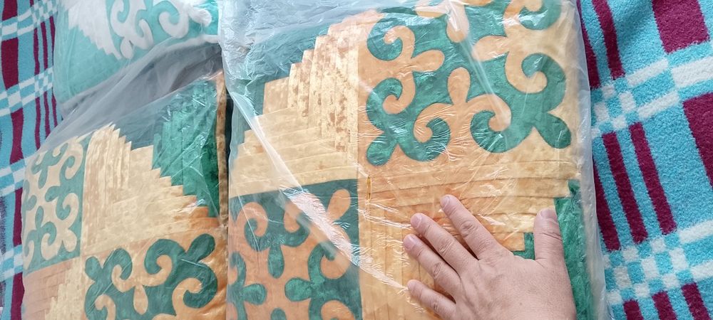 Подушки жастық орнаментпен