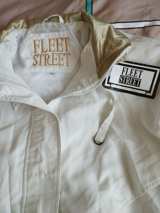 Продам ветровку женскую