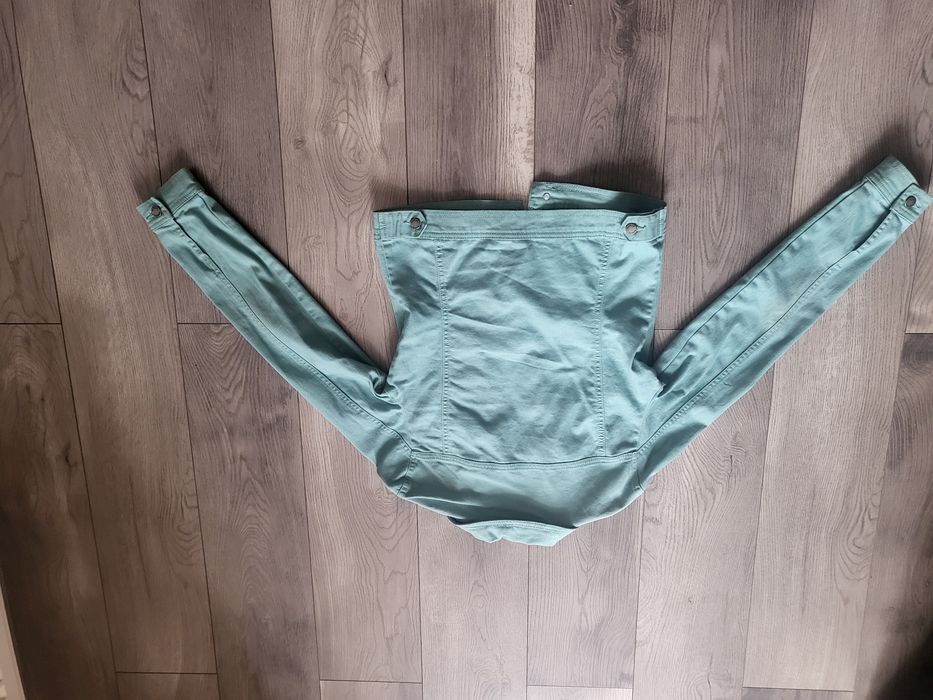 Vand geaca numarul s