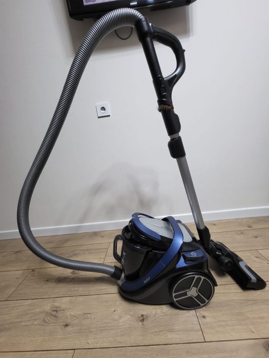 Продам мощный пылесос в отличном состоянии