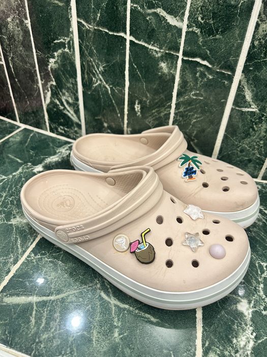 Vand 2 perechi de crocs