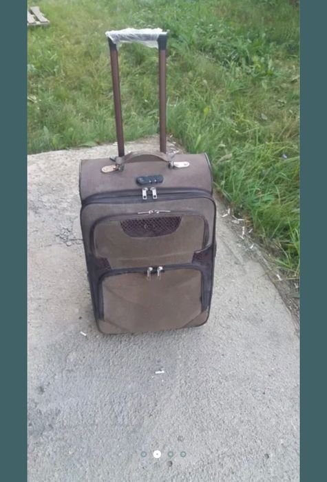 Продам чемодан в хорошем состоянии