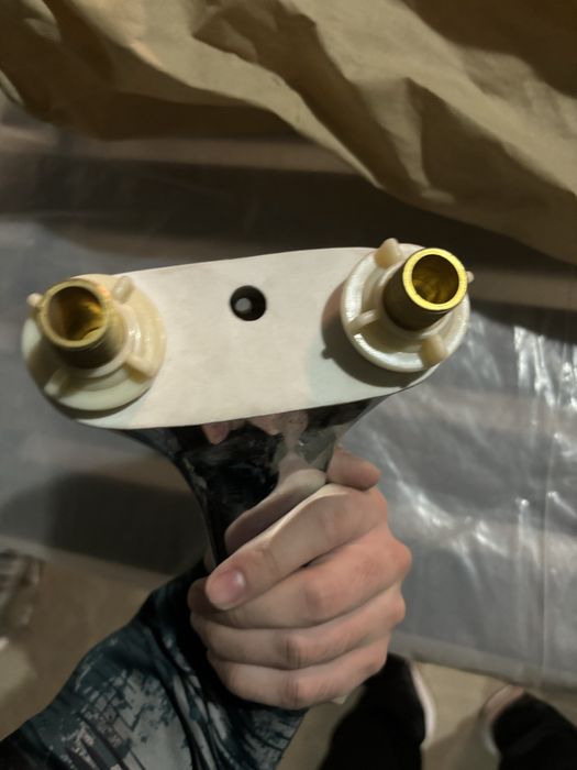 Продам два смесителя