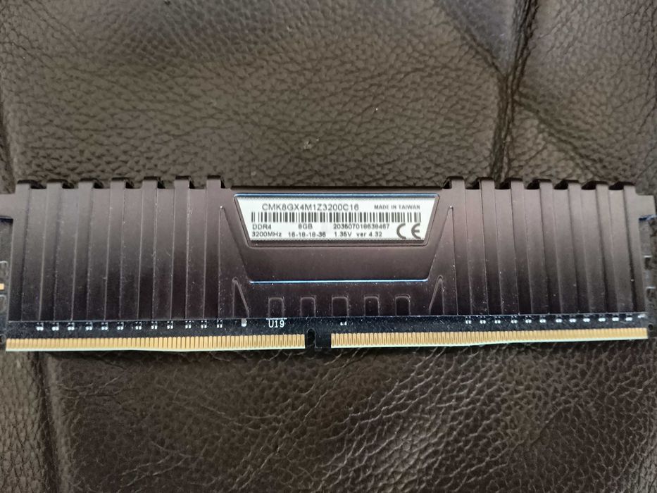 RAM памет DDR4 8GB 3200Mhz - Corsair Vengeance LPX