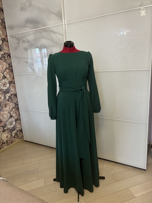 Продам недорого вечерние платья