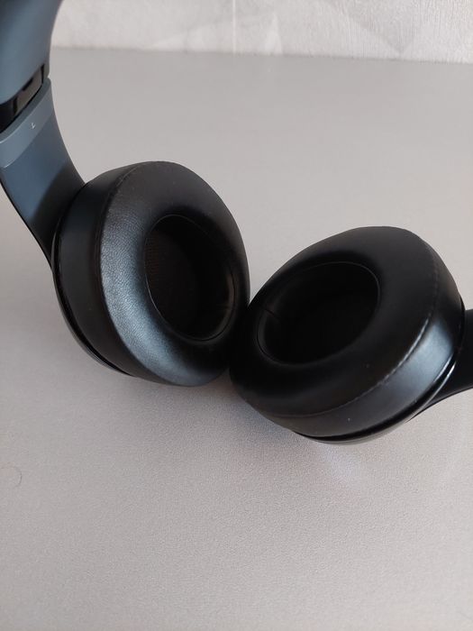 Căști Beats Studio 2 B0500 cu fir. Active noise cacellation, buretii noi, functioneaza perfect! Predare in Pitești Mioveni sau livrare prin olx