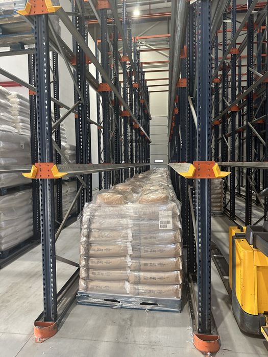 Lichidare de stoc la rafturi pentru depozitare industrială