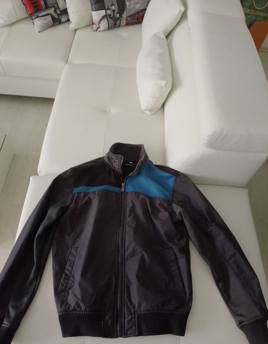 Vând haina sport, fashion,de la New Yorker,că și nouă.marimea L.