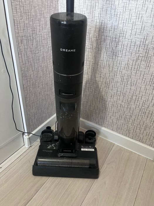 Пылесосс вертикальный