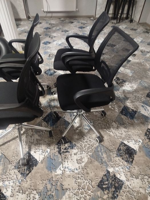 Продам офисные кресла