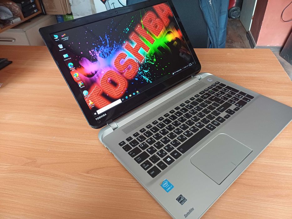 15.6'FullHD IPS Toshiba™i7/12GB Ram/AMD Radeon R7 - 2GB/240GB SSD