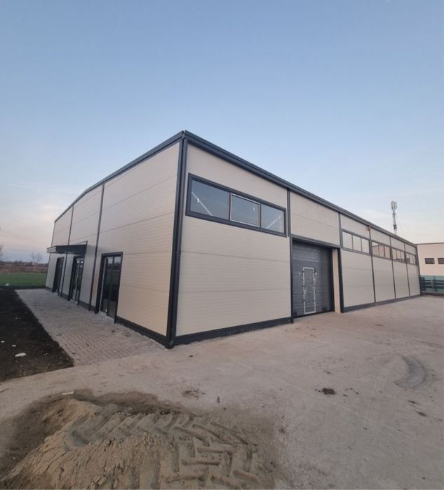 Vand hale metalice cu panouri sandwich