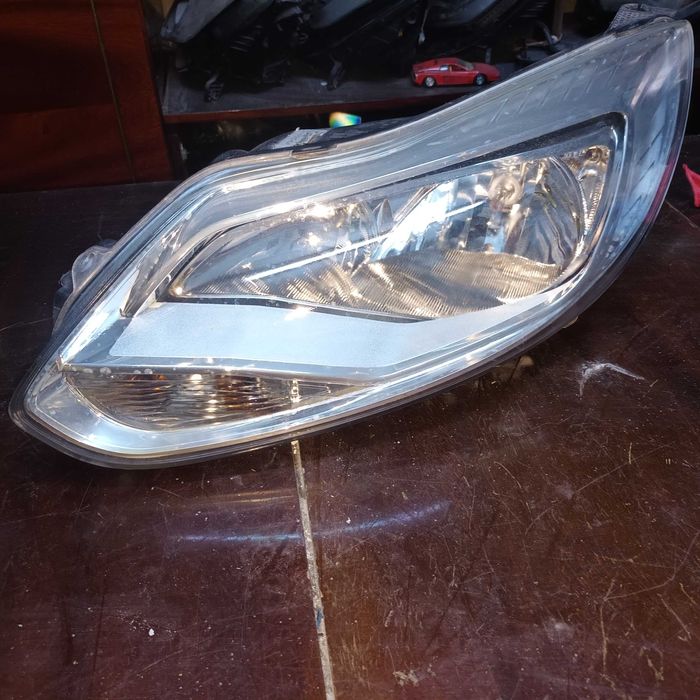 far ford focus 3 stanga fata original