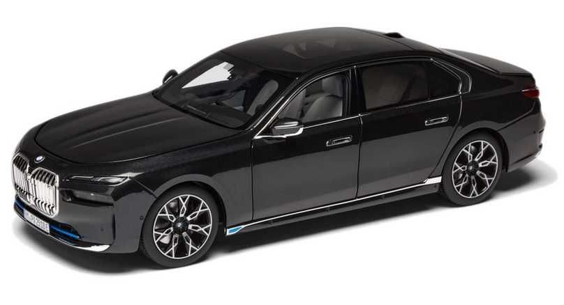 Macheta originala Bmw i7 G70 scara 1:18
