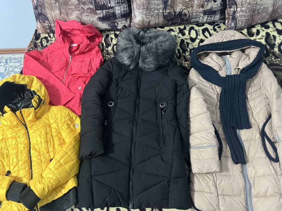 Женская одежда размер S пуховик , куртка все за одну сумму