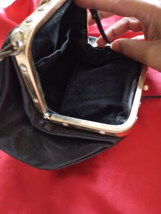 Poșetă neagra croșetată retro