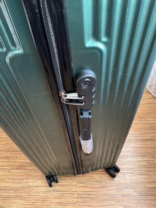 Продам чемодан большой