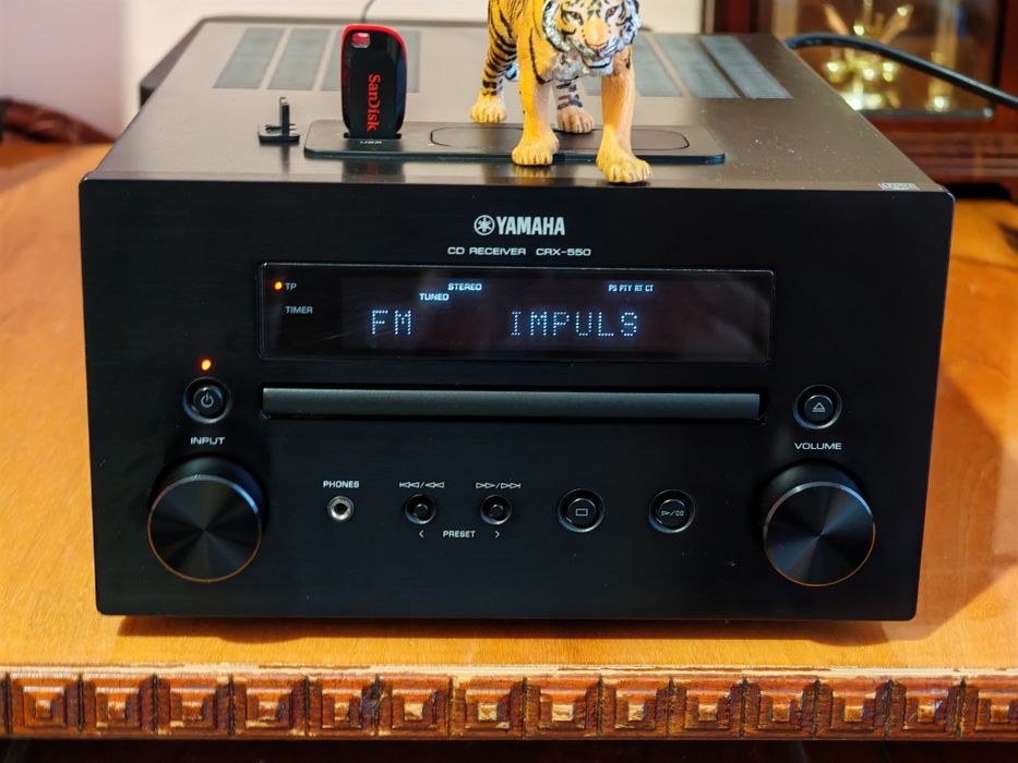 Yamaha CRX-550. Receiver cu cd, usb, radio RDS. Ca nou. Preț fix !