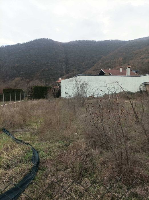 Продавам имот в село Железница,област благоевград.