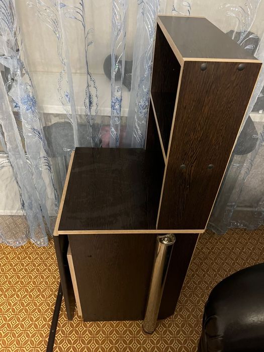 Маникюрный столик