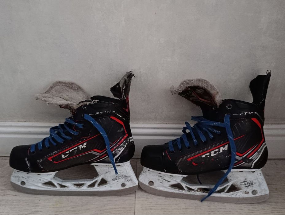 Продам каньки размер 39 40 вроде