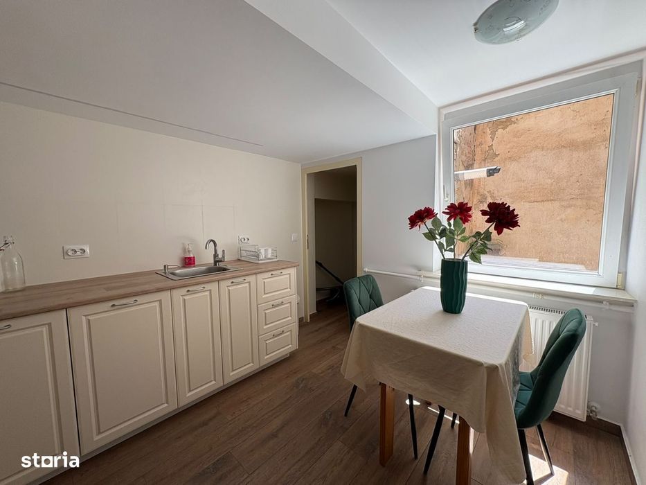 Apartament ULTRACENTRAL 3 camere | 2 dormitoare | 2 bai | balcon + cur