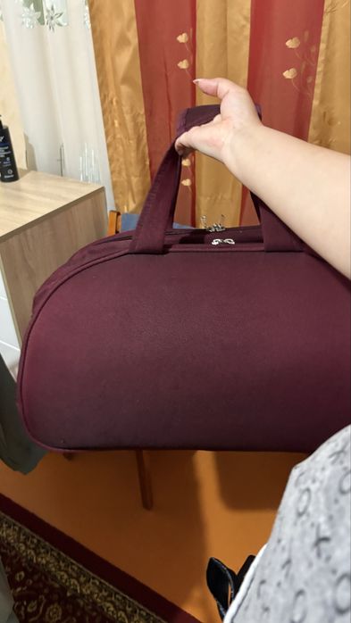 Продам чемоданы в хорошем состоянии