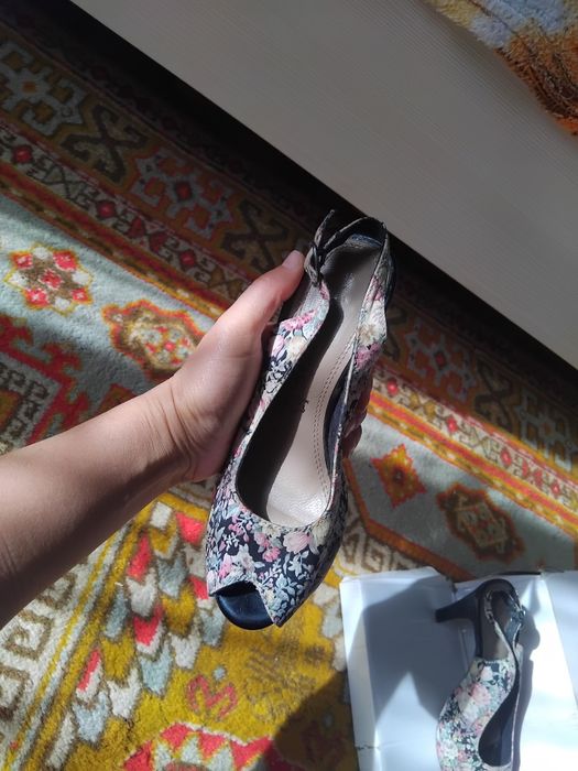 Продам босоножки