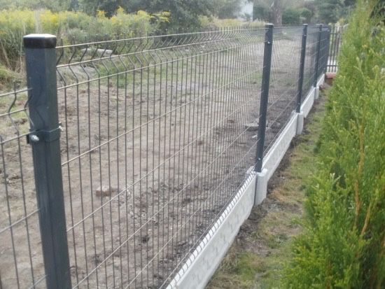 Garduri si porti stil jaluzea sipca metalica tabla cutata