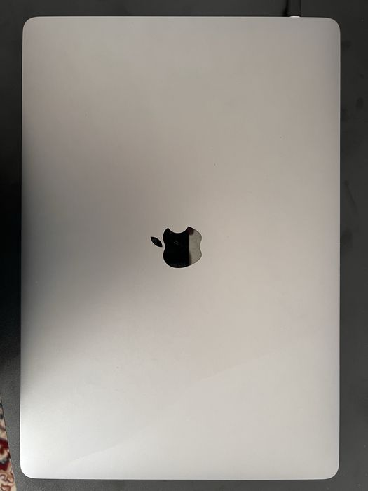 Продам MacBook Pro 15" с Touch Bar - Mid 2018