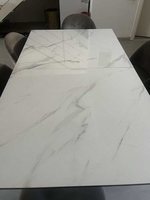Masa extensibila ceramica aspect de marmura