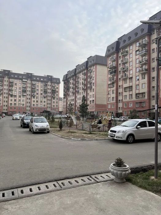 3/8/10 Продается своя квартира 97,5 кв без маклеров, метро Дустлик