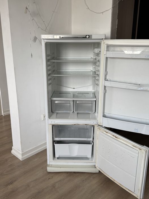 Холодильник Indesit