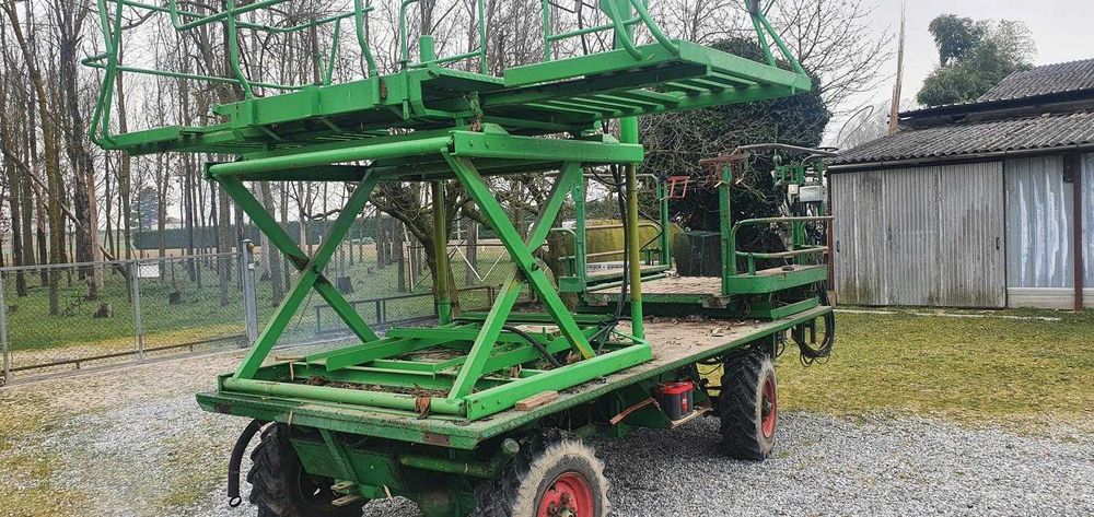 Platforma mobila pentru cules fructe, ridicare hidraulicala 3 metri, motor diesel 3 cilindri tractiune integrala 4x4, import Italia